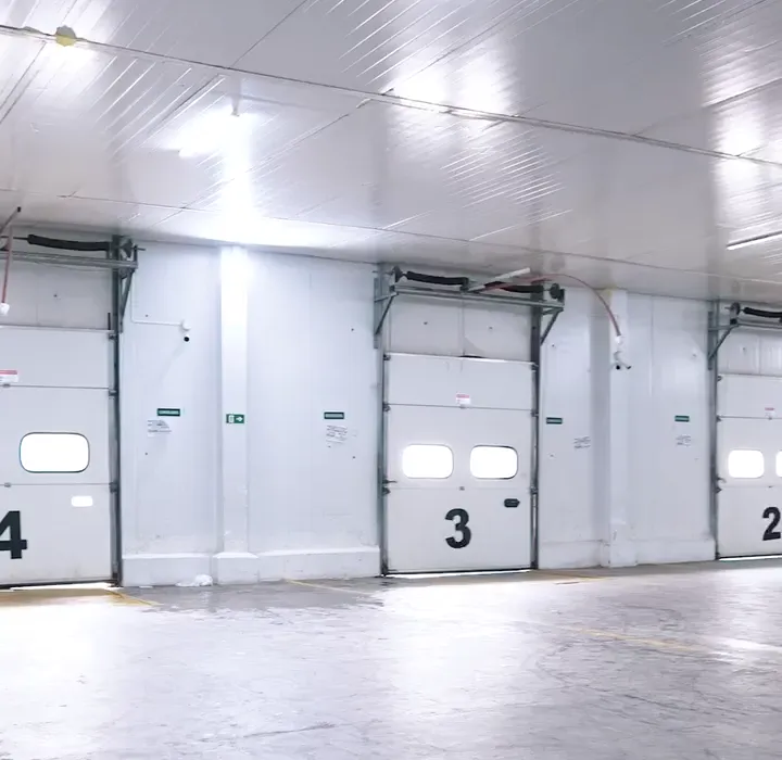Antecâmara da RG com portas de doca numeradas